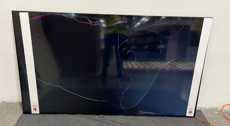 For Parts: SAMSUNG 75" Class QLED 4K Smart TV QN75Q80BDFXZA - Black CRACKED SCREEN