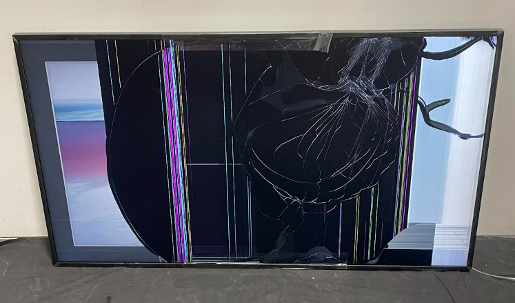 For Parts: SAMSUNG 50" Class LS03BD The Frame QLED 4K QN50LS03BDFXZA - CRACKED SCREEN