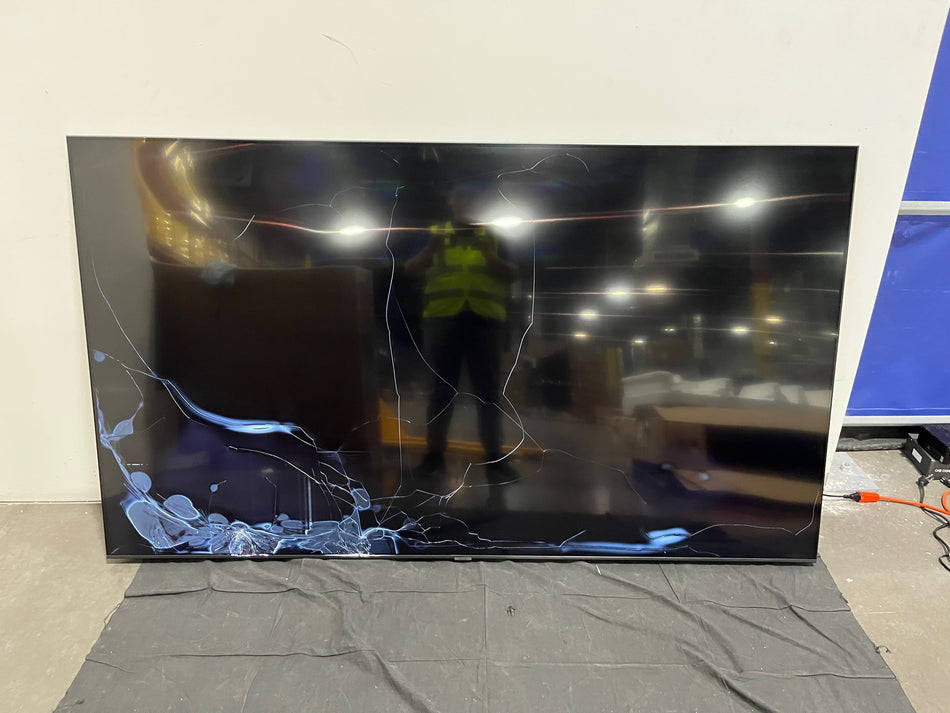 For Parts: Samsung 82" UN82TU7000FXZA Class 7 Series LED 4K UHD TV CRACKED SCREEN/LCD